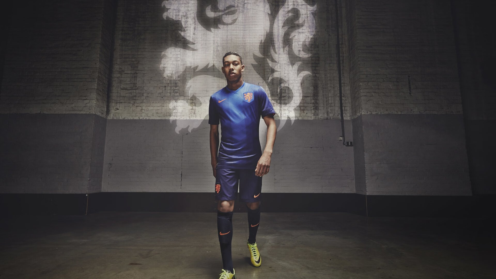 开云体育在线-莱斯特城主场惨负谢菲联，英超球队备战欧冠苦战，莱斯特城英超夺冠阵容